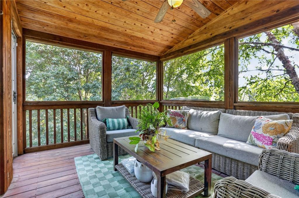 Listing Photo MLS #HMS2647321